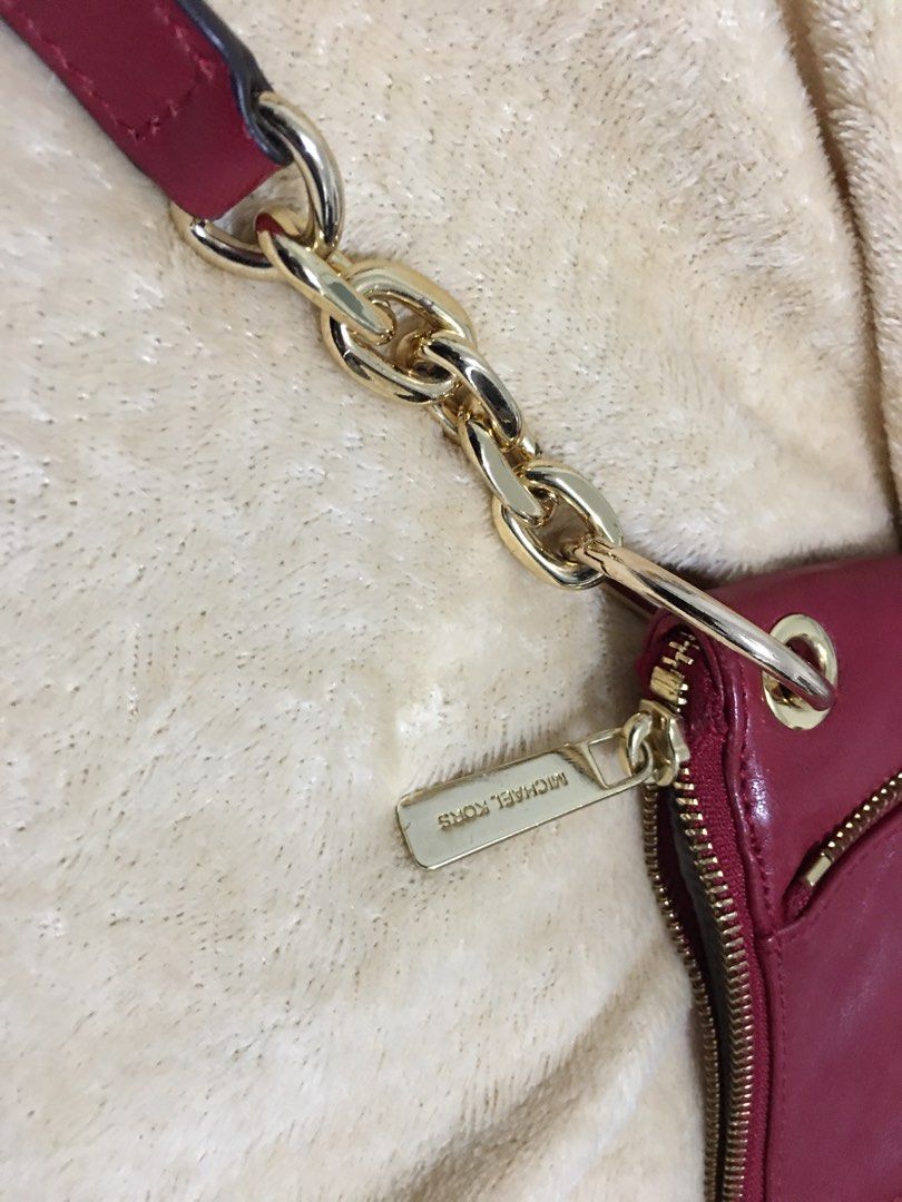 michael kors crossbody (Category: Luxury Bags & Wallets) located in Mexico. Submitted by needtoletgo87 (Listing ID 1261202813, Image 2). Description: .