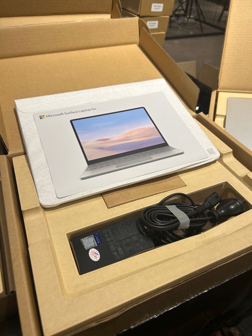 Microsoft Surface Go New 16Gb 256 ssd still under warranty, Computers