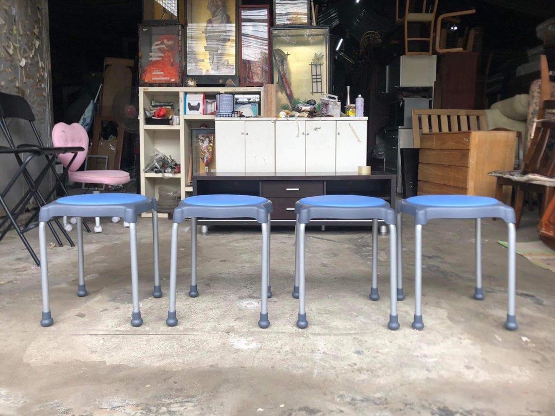 Modern stackable stool (Category: Chairs) located in Quezon City. Submitted by matetdevis13 (Listing ID 1261283289, Image 1). Description: Modern stackable stool Price 3,500 for 4 13D x 17 1/2H inches In good condition Code akc 178.