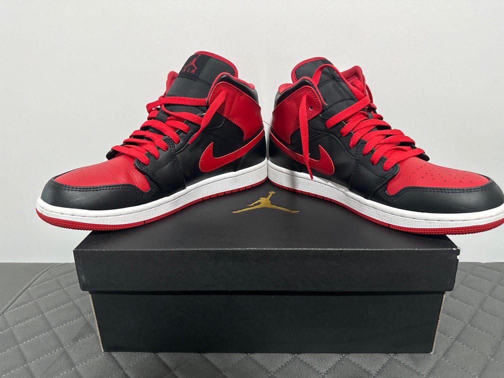 Air jordan 1 deals mid black gym red