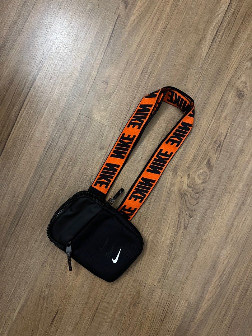 Nike essential hip pack small sales