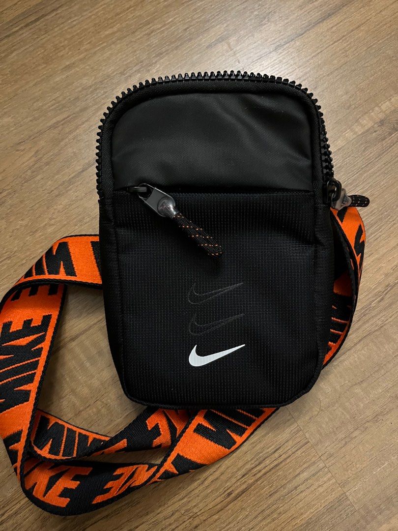 Nike essentials hot sale small hip pack