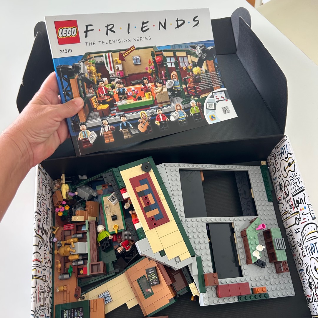 LEGO ideas 21319 Friends THE TELEVISION SERIES, Hobbies & Toys, Toys &  Games on Carousell