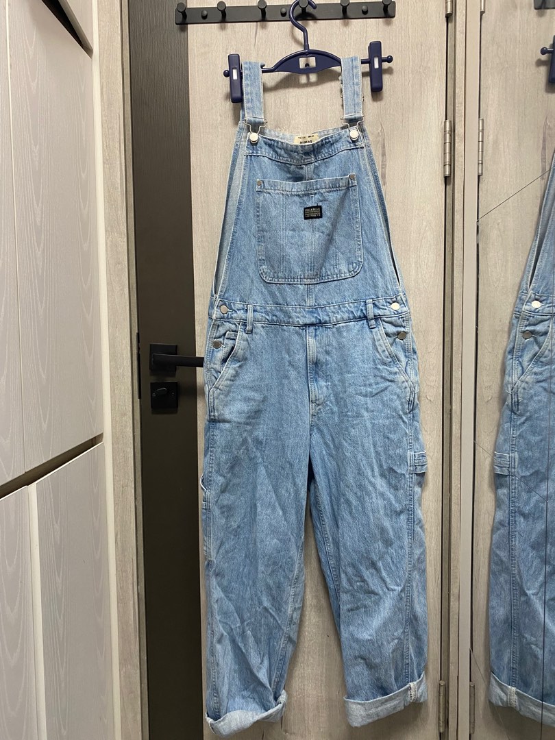 Pull& bear牛仔吊帶褲, 男裝, 褲＆半截裙, 牛仔褲 Carousell