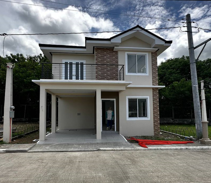 Single Detached house for sale in Dasmarinas Cavite near La Salle Ready