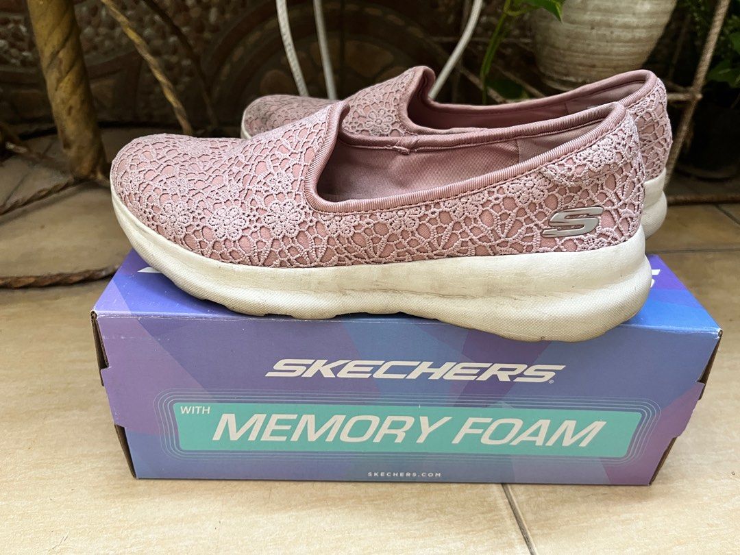Skechers memory foam, Fesyen Pria, Sepatu , Sneakers di Carousell