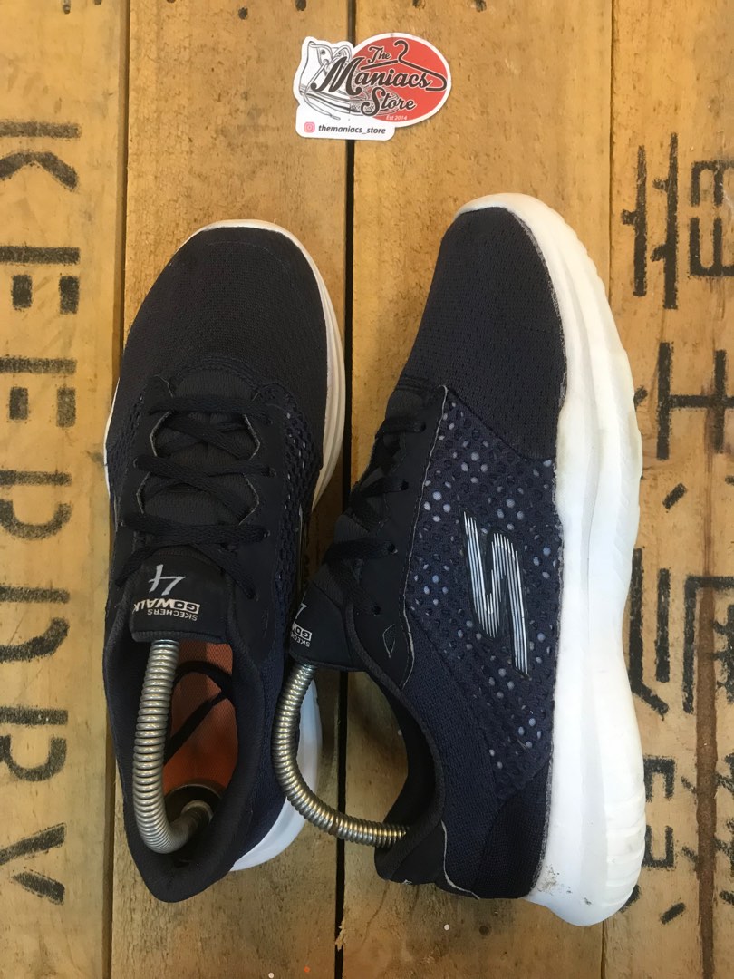 Skechers go top walk size 4
