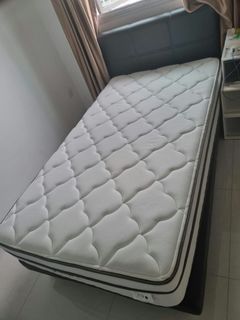 (Category: ) located in . Submitted by vodkababette (Listing ID 1261221503, Image 1). Description: .