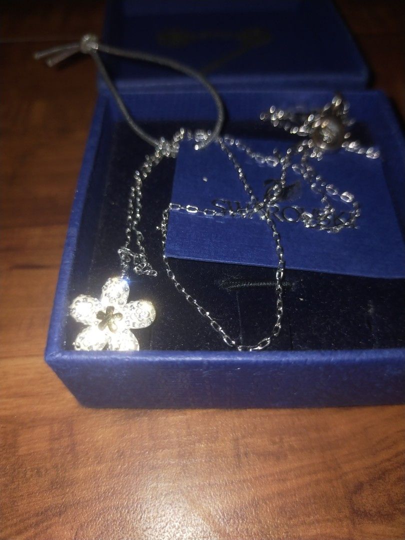 Swarovski tough flower best sale necklace