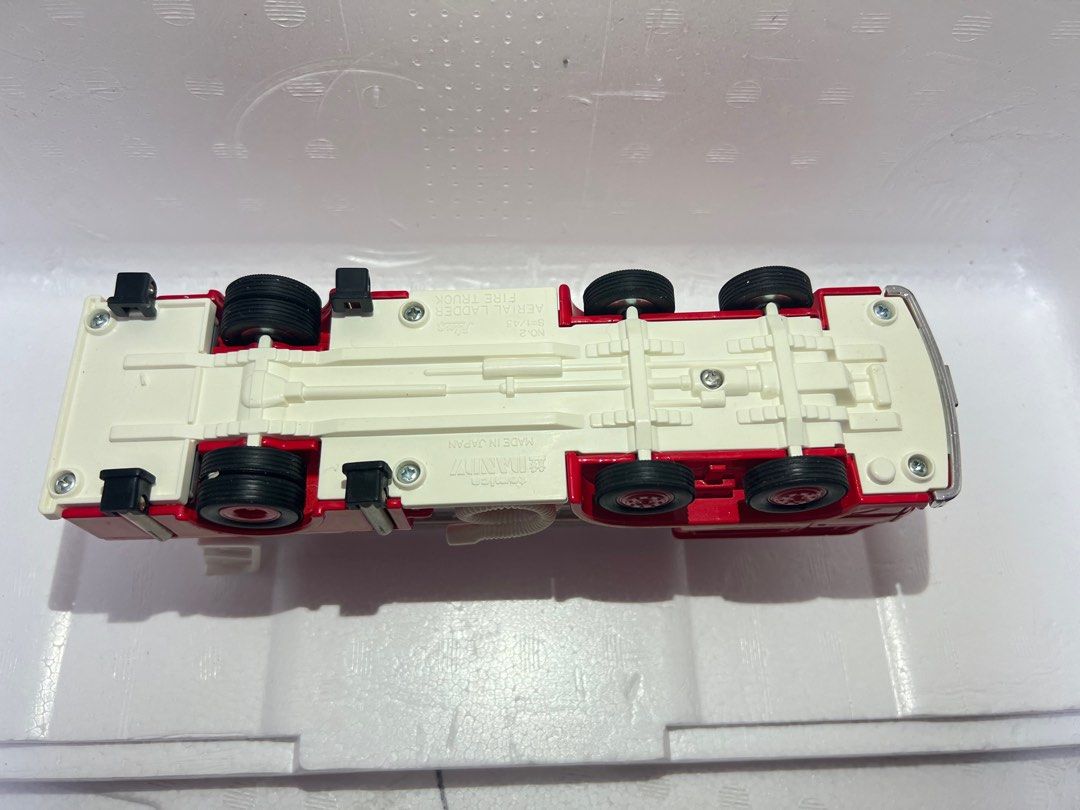 Tomica Dandy 12 – Nissan Caravan Ambulance – 1/43 – Japon – Neuf (boîte Abîmée)