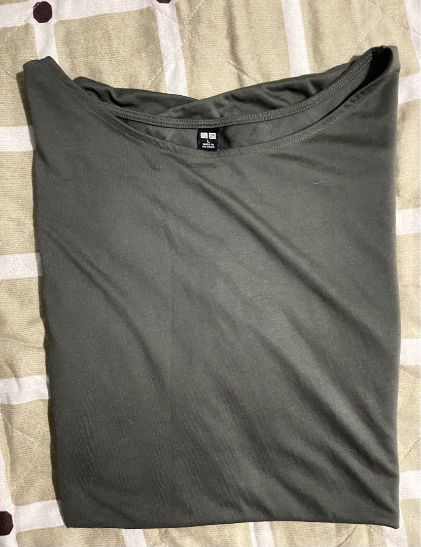 Uniqlo blouse (Category: Blouses) located in Angono. Submitted by kasstuff (Listing ID 1261323216, Image 2). Description: Decluttering In very good condition.