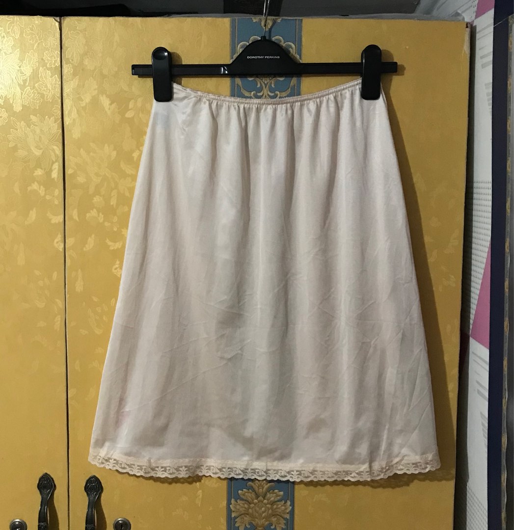 Warners Cream Half Slip, Women's Fashion, Bottoms, Skirts on Carousell