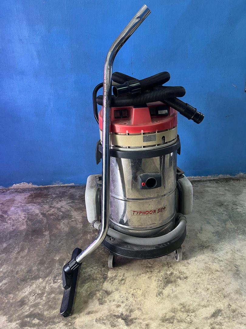 WET AND DRY VACUUM TYPHOON SE4, TV & Home Appliances, Vacuum Cleaner