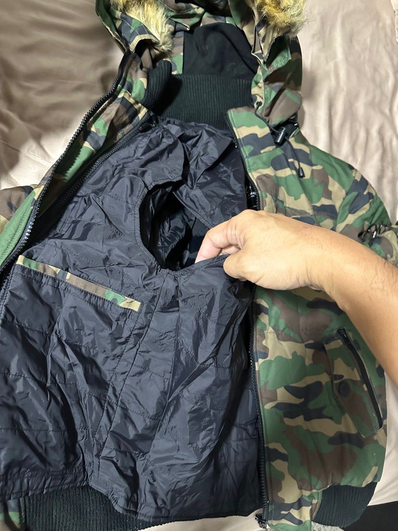 Winter Jacket (Category: Coats, Jackets and Outerwear) located in Singapore. Submitted by mightywind.0213d4 (Listing ID 1261160950, Image 2). Description: .