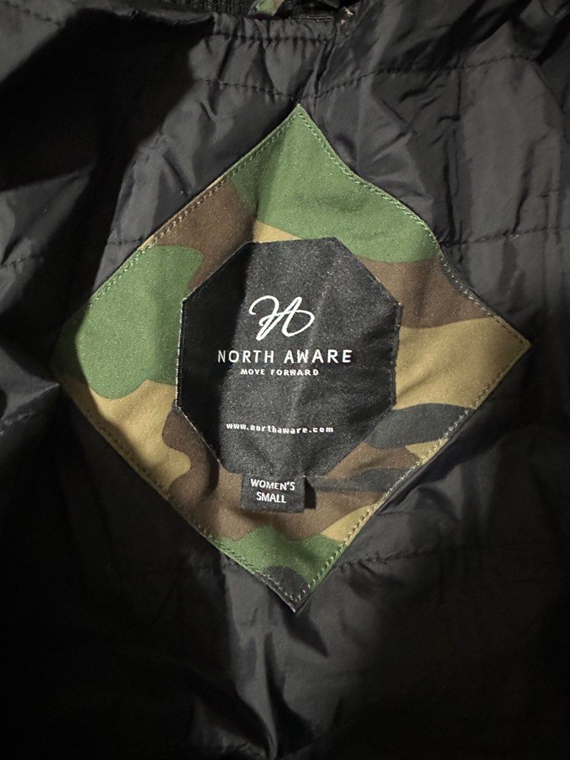 Winter Jacket (Category: Coats, Jackets and Outerwear) located in Singapore. Submitted by mightywind.0213d4 (Listing ID 1261160950, Image 3). Description: .