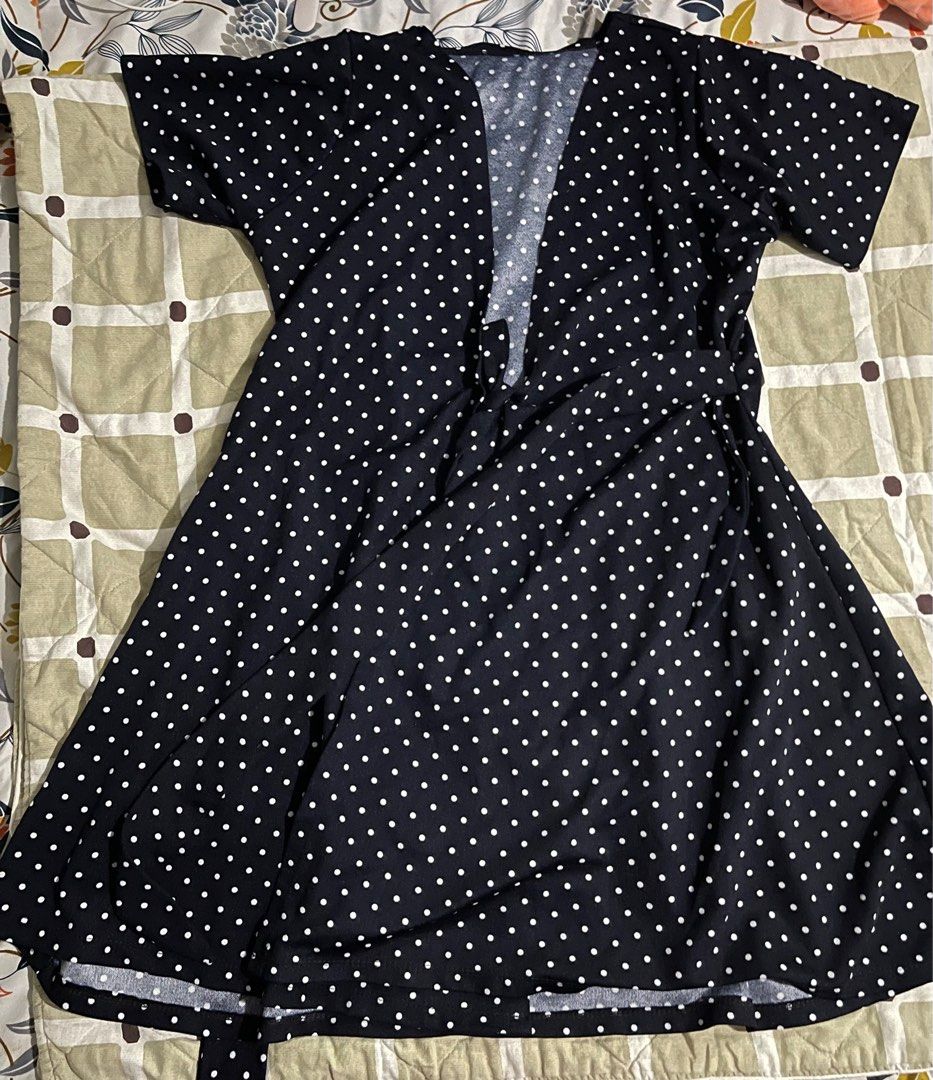 Wrap around dress (Category: Dresses) located in Angono. Submitted by kasstuff (Listing ID 1261323137, Image 1). Description: Declutter Once lang nagamit super okay pa Small to Medium.