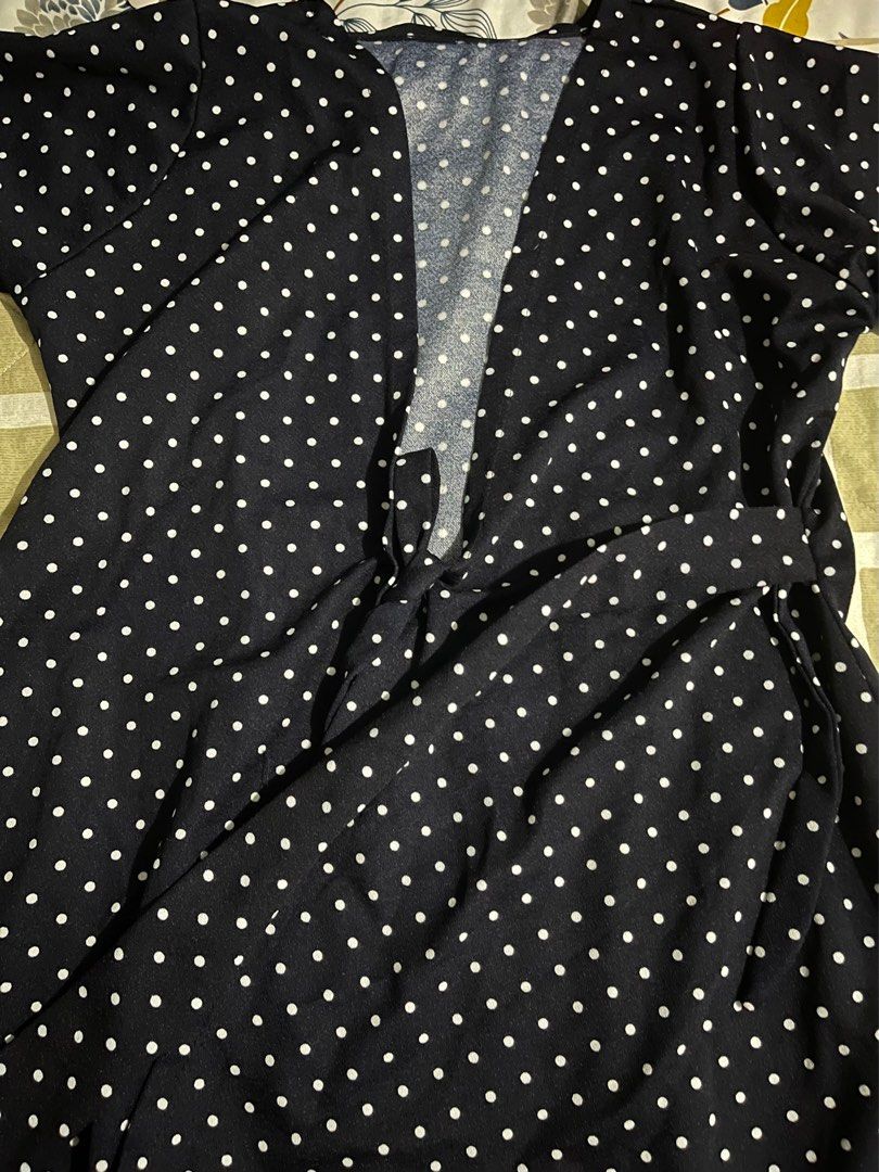 Wrap around dress (Category: Dresses) located in Angono. Submitted by kasstuff (Listing ID 1261323137, Image 2). Description: Declutter Once lang nagamit super okay pa Small to Medium.