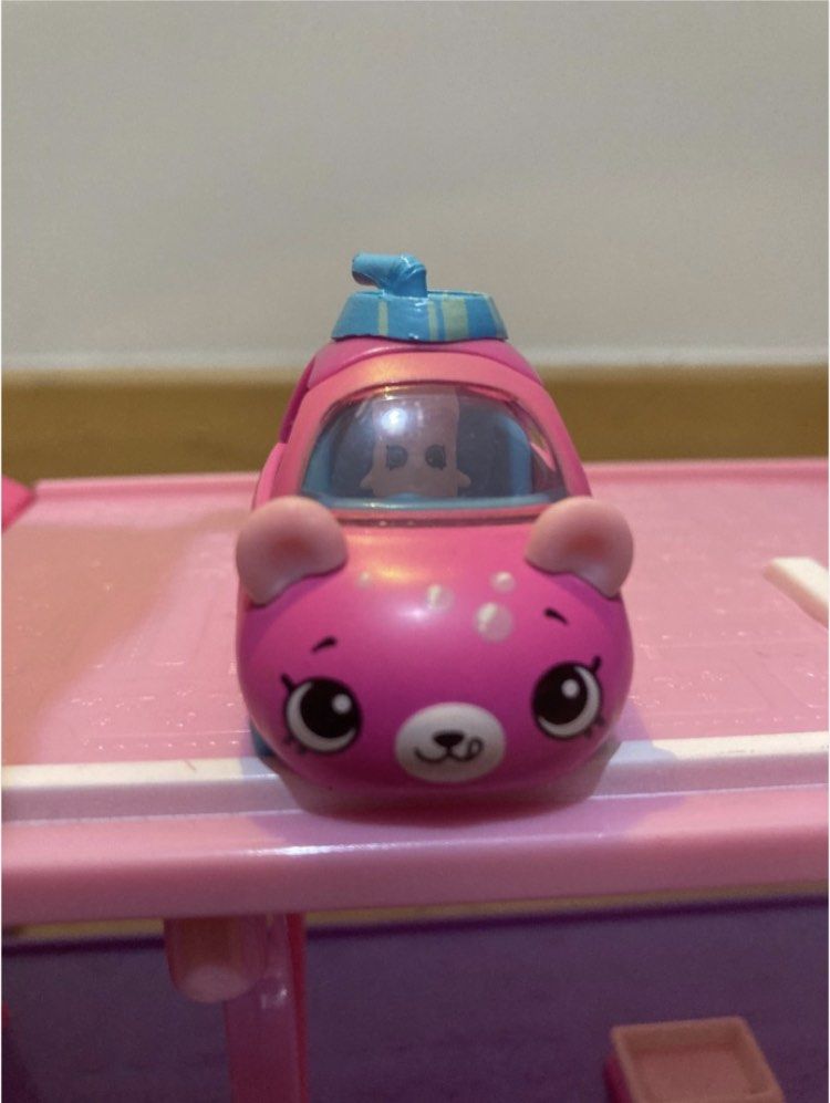 Cutie Cars Shopkins Drive Thru Diner & Exclusive Car Packs Toy Opening  Review