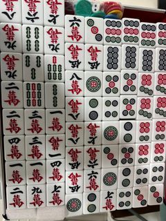 Yellow Mountain Imports White Vinyl Japanese Riichi Mahjong Set With Case