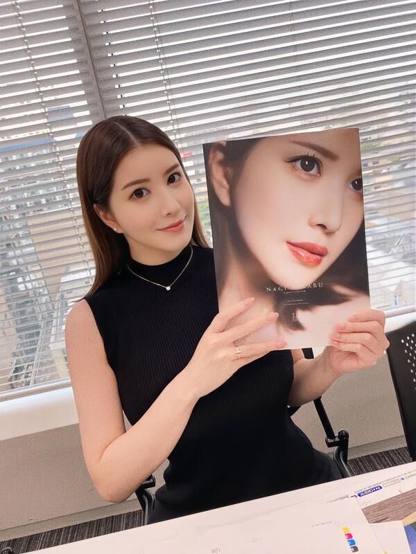 凪ひかる1st写真集/ NAGI HIKARU 1ST PHOTOBOOK ALBUM, Hobbies & Toys, Books