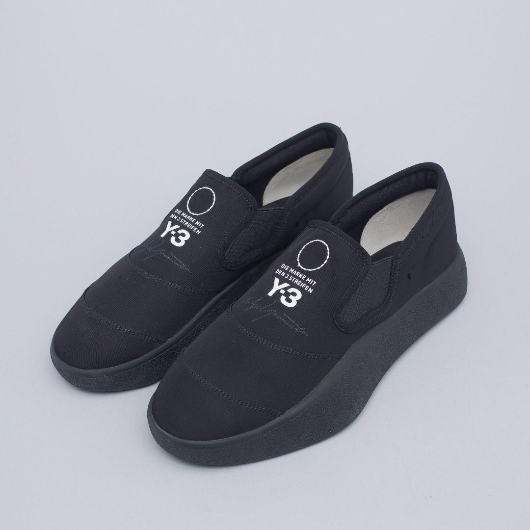 Y3 tangutsu on feet store