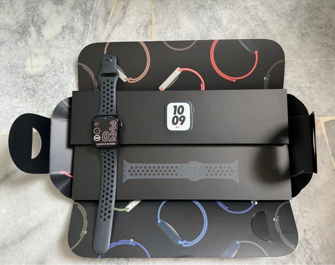 Unboxing apple hotsell watch 4 nike
