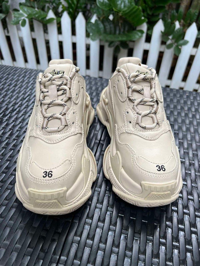 Balenciaga Triple S, Women's Fashion, Footwear, Sneakers on Carousell