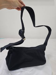 PEDRO Flynn Casual Sling Bag Size: W25.5 x H17.5 x D8.8 cm Colors