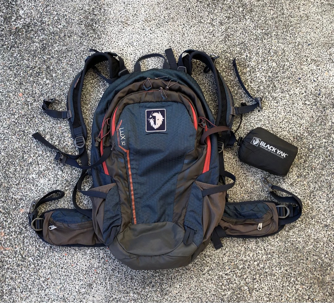 Black Yak Lux32Liters Backpack, Men's Fashion, Bags, Backpacks on Carousell