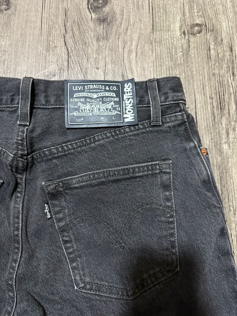BNWT Universal Monsters X LEVI’S Womens’ ‘90S 501 Jeans