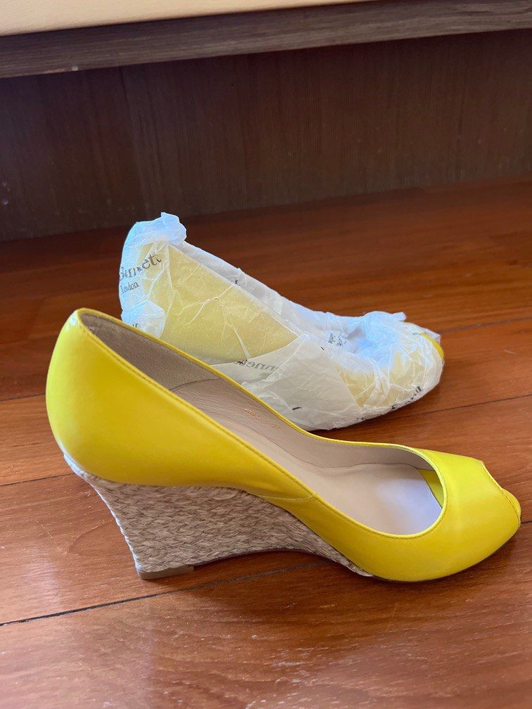 Bright hotsell yellow wedges