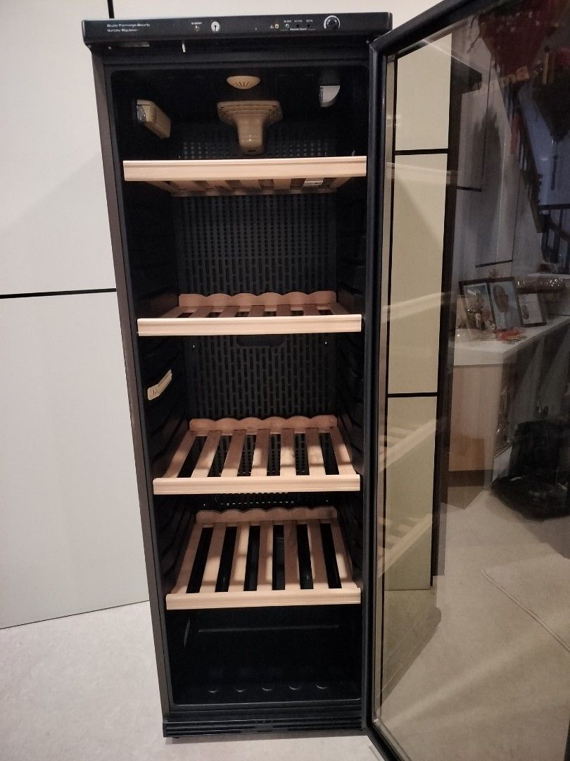 Brandt Wine Chiller CB1781, TV & Home Appliances, Kitchen Appliances