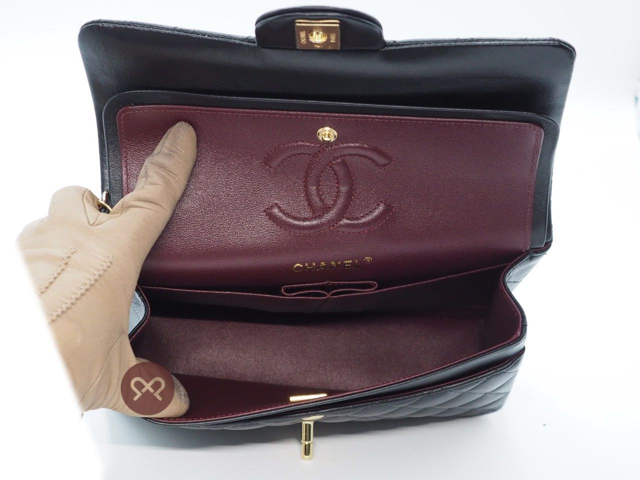 Small classic handbag, Grained shiny calfskin & gold-tone metal