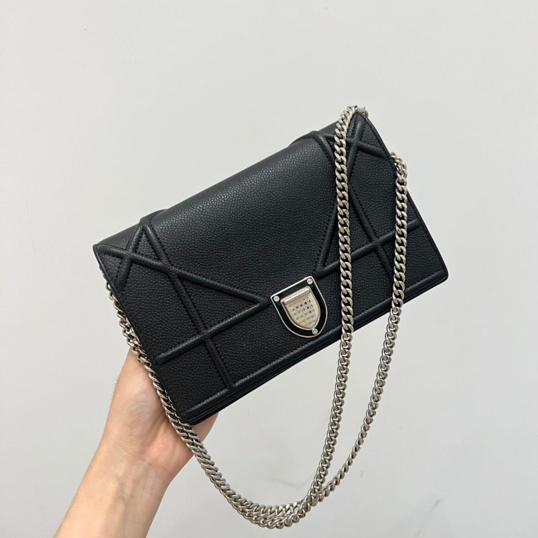 Dior Diorama Small Bag, Women's Fashion, Bags & Wallets, Cross-body Bags on  Carousell