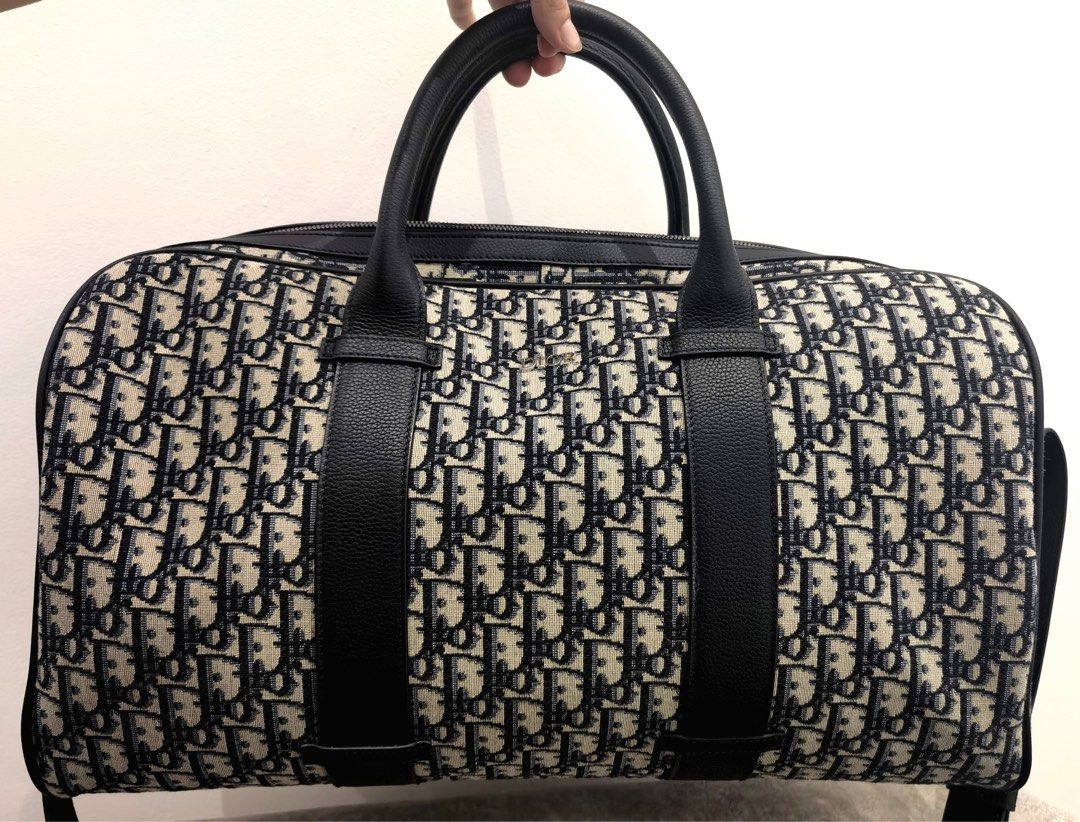 Christian dior duffle 2025