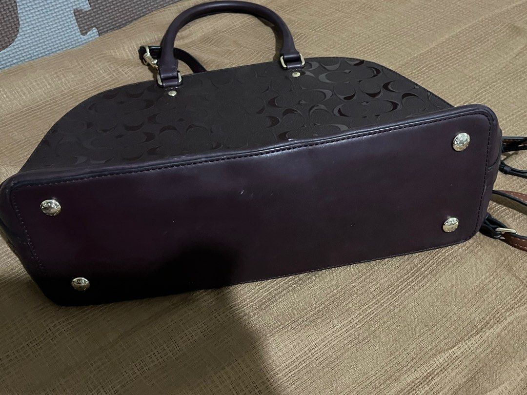 Coach Dome Bag in Burgundy (Category: Luxury Bags & Wallets) located in Iloilo. Submitted by leafaurillo (Listing ID 1261493181, Image 3). Description: .