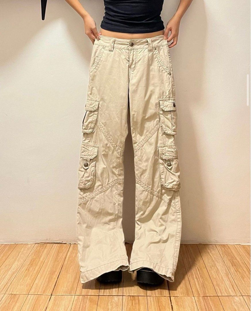 HQ cream cargo pants (Category: Other Bottoms) located in Mabalacat. Submitted by gotchilover (Listing ID 1261465800, Image 1). Description: Very high quality (thick & has lining) Very good condition! Thrifted but never been used as it’s too tight for me Yishion Singapore brand 4 leg pockets 2 back pockets all functional! W: 25-26 L: 37 R: 7 No meet-ups Dm me for q’s!.