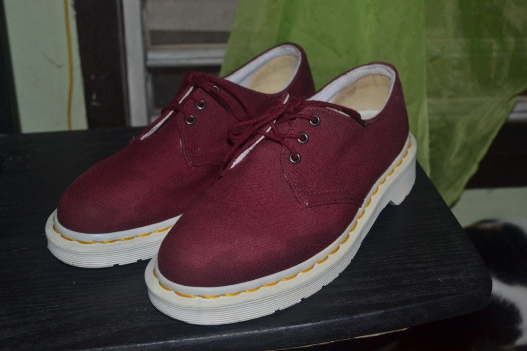 Dr. Martens Lester Canvas Shoes Old Oxblood with Free Le Coq