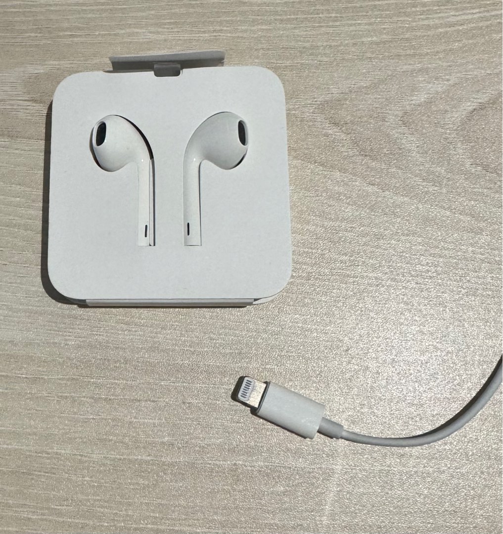 EarPods (Lightning Connector), Audio, Earphones on Carousell