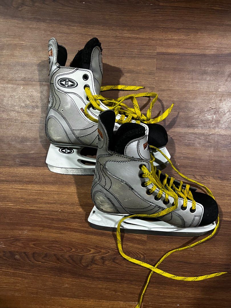 Easton Hockey Skates (Category: Skates, Rollerblades & Scooters) located in Caloocan City. Submitted by B.DeclutteRED (Listing ID 1261482028, Image 2). Description: Easton Magnum Skates (US 6) *Negotiable.