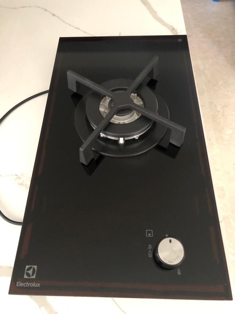 Electrolux domino 30cm gas hob, TV & Home Appliances, Kitchen
