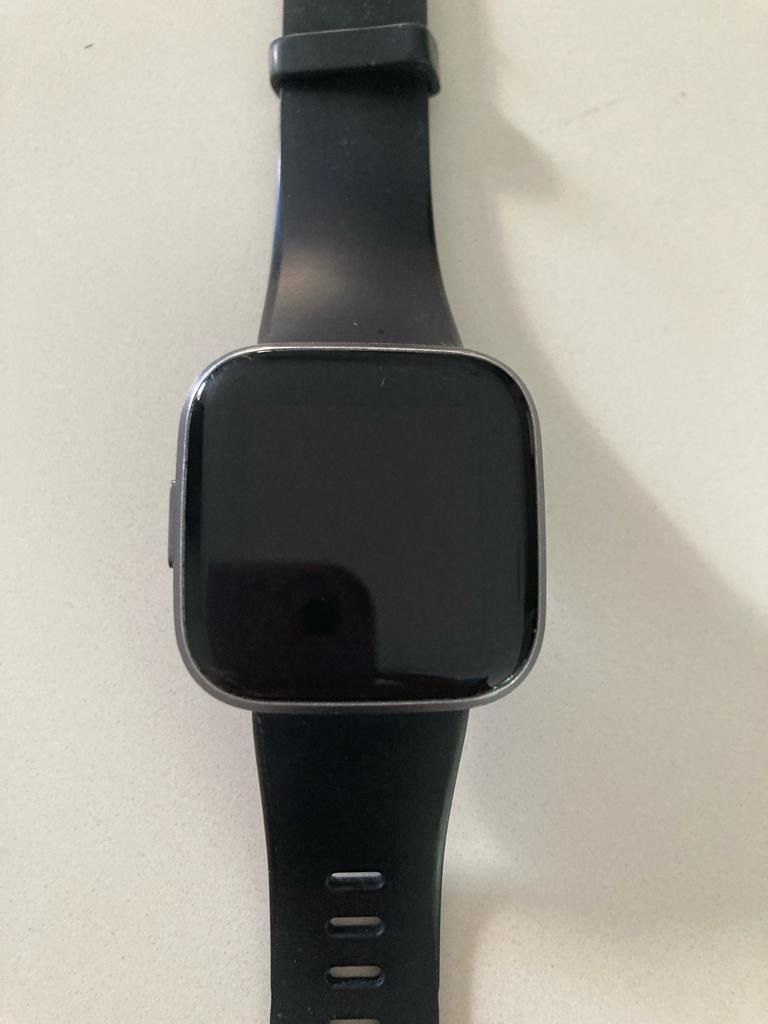 Fitbit versa top 2 olx