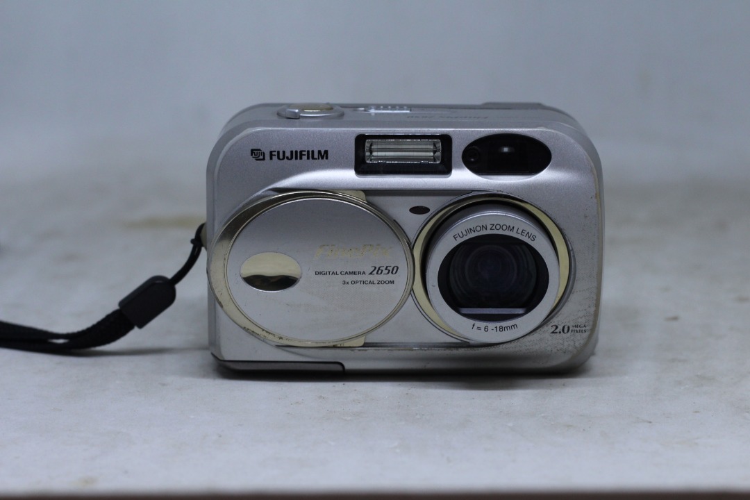 fujifilm finepix 2650 ccd sensor rare 2mp, Photography, Cameras on
