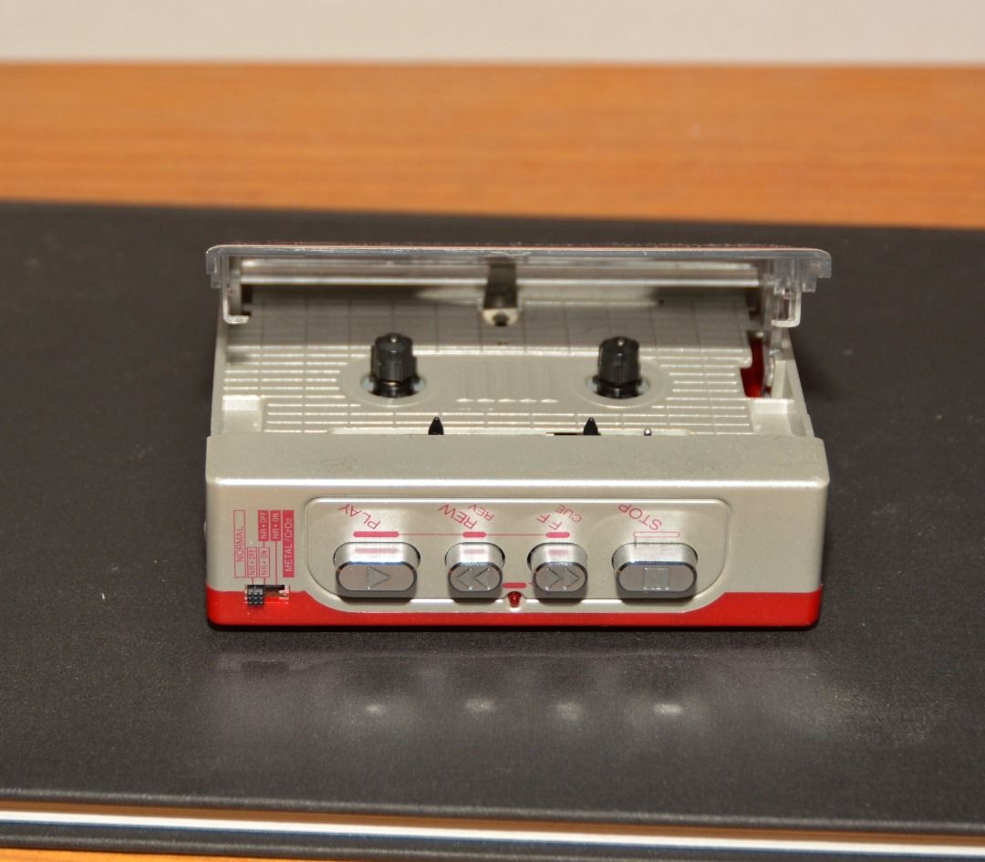 *FULLY FUNCTIONING* Sharp QT-30 Walkman, 音響器材, 音樂播放裝置 MP3及CD Player ...