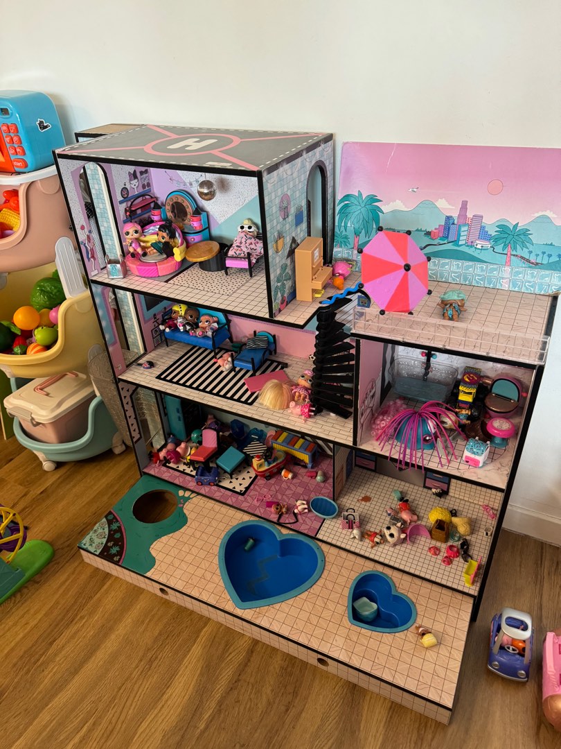 GC LOL Surprise doll house w lift
