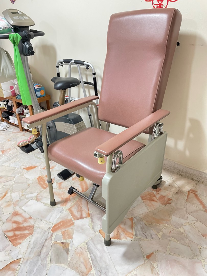 Used Geriatric Chair in good condition, Health & Nutrition, Assistive