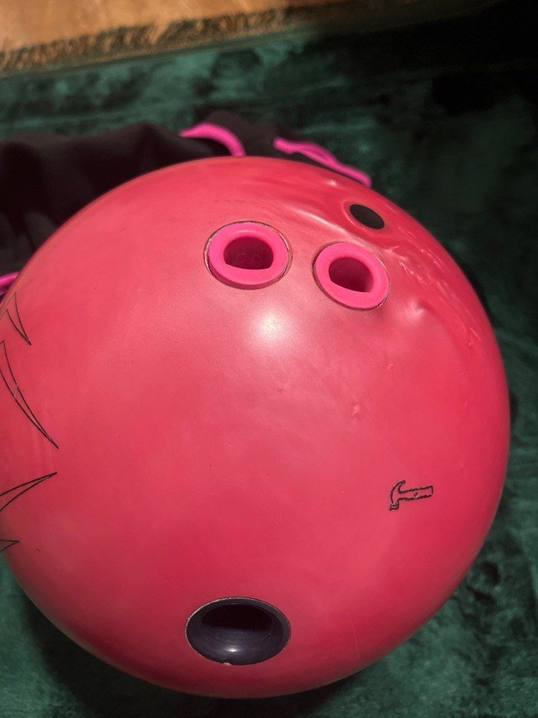 Hammer Black Widow Bowling Ball, Sports Equipment, Sports & Games