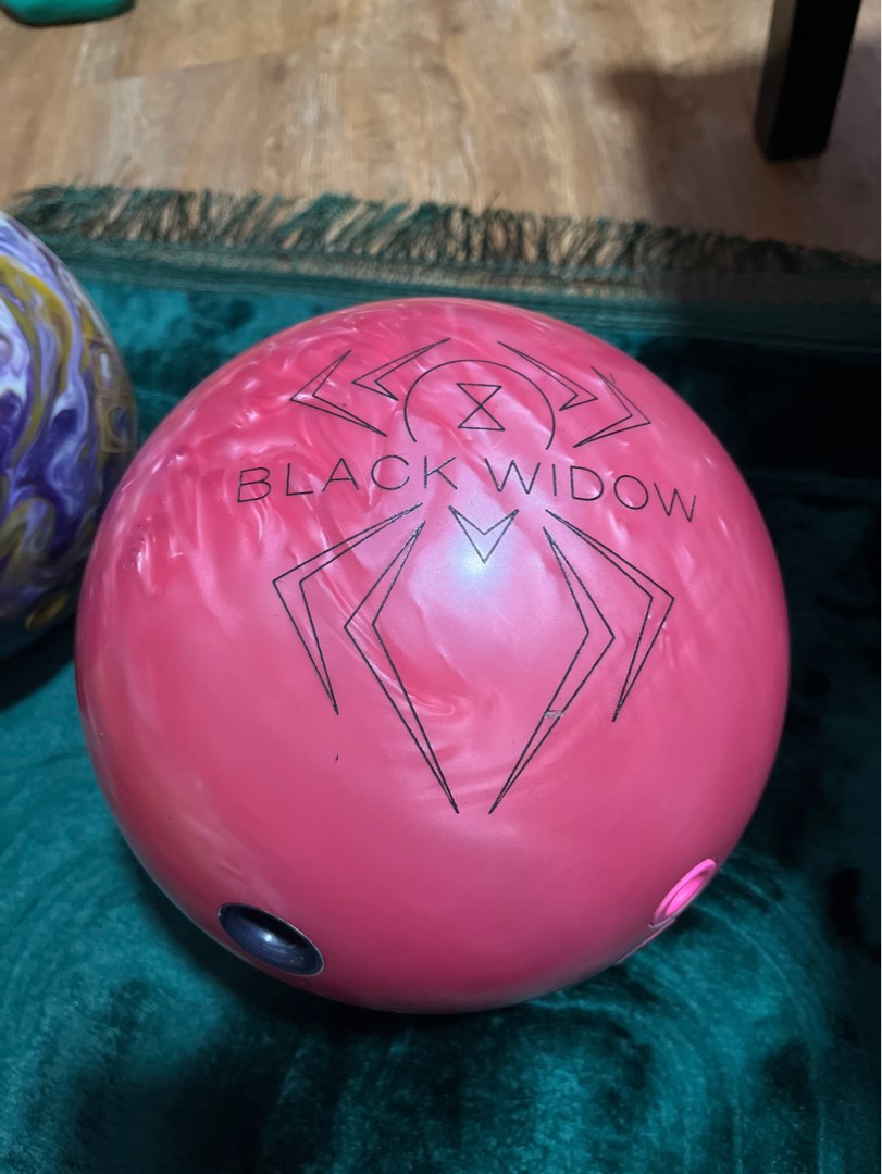 Hammer Black Widow Bowling Ball, Sports Equipment, Sports & Games