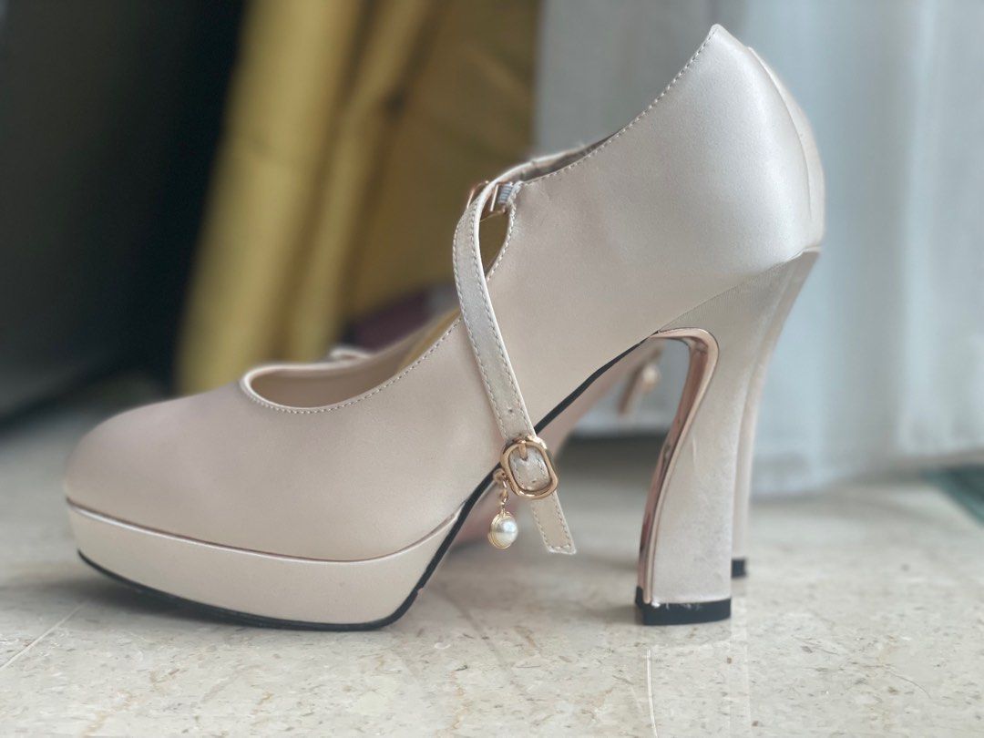 Champagne color outlet pumps