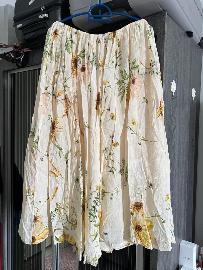 H M Flared Floral Skirt Size S Women s Fashion Bottoms Skirts